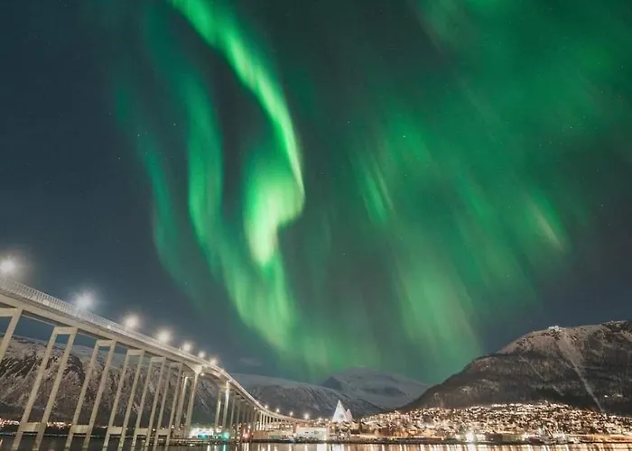 Panoramic Northern Lights On Of Island Apartmán Tromsø